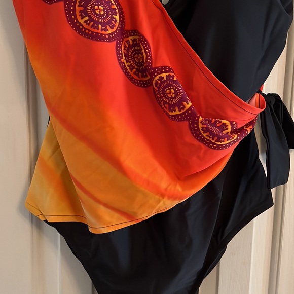 YBL Bathing Suit 22W With Matching Sarong - Picture 4 of 10